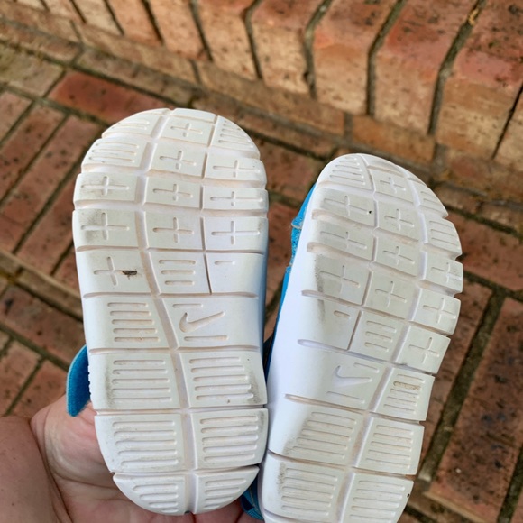 Nike Velcro shoes 5C - Picture 2 of 4